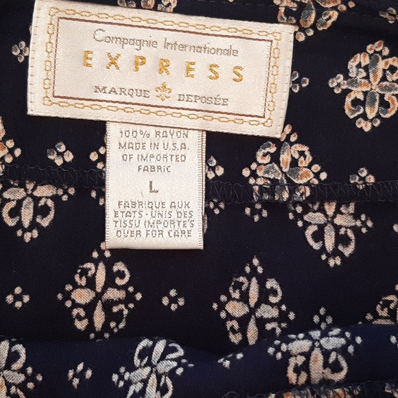 Vtg Boho style a-line maxi skirt. 2 button closure. Front slit. Blues and cream. - Picture 7 of 7